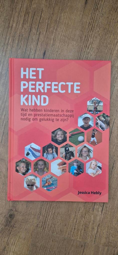 Het Perfecte Kind - Jessica Hebly, Boeken, Ophalen of Verzenden, Zo goed als nieuw