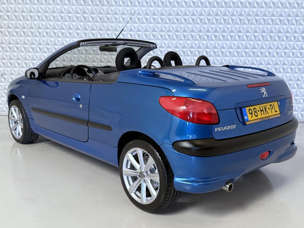 Peugeot 206 CC 1.6-16V van de 1e eigenaar! (2001), Auto's, Peugeot, Voorwielaandrijving, Gebruikt, Metallic lak, 4 cilinders