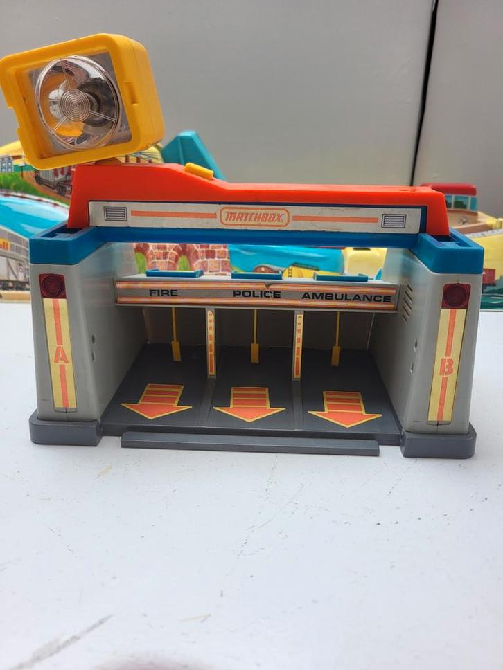 Zeldzame Matchbox Hulpdienst Garage met Sirene, Verzamelen, Speelgoed, Gebruikt, Ophalen of Verzenden
