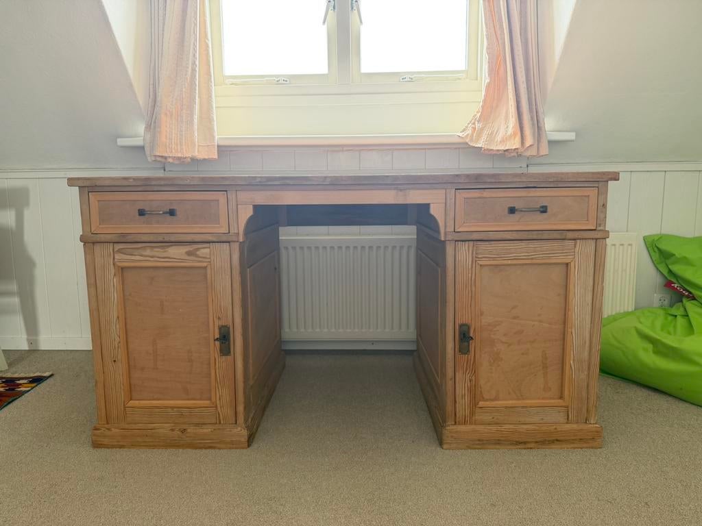 Mooi en ruim houten bureau, Huis en Inrichting, Bureaus, Ophalen, Opbergruimte, Gebruikt, Hout