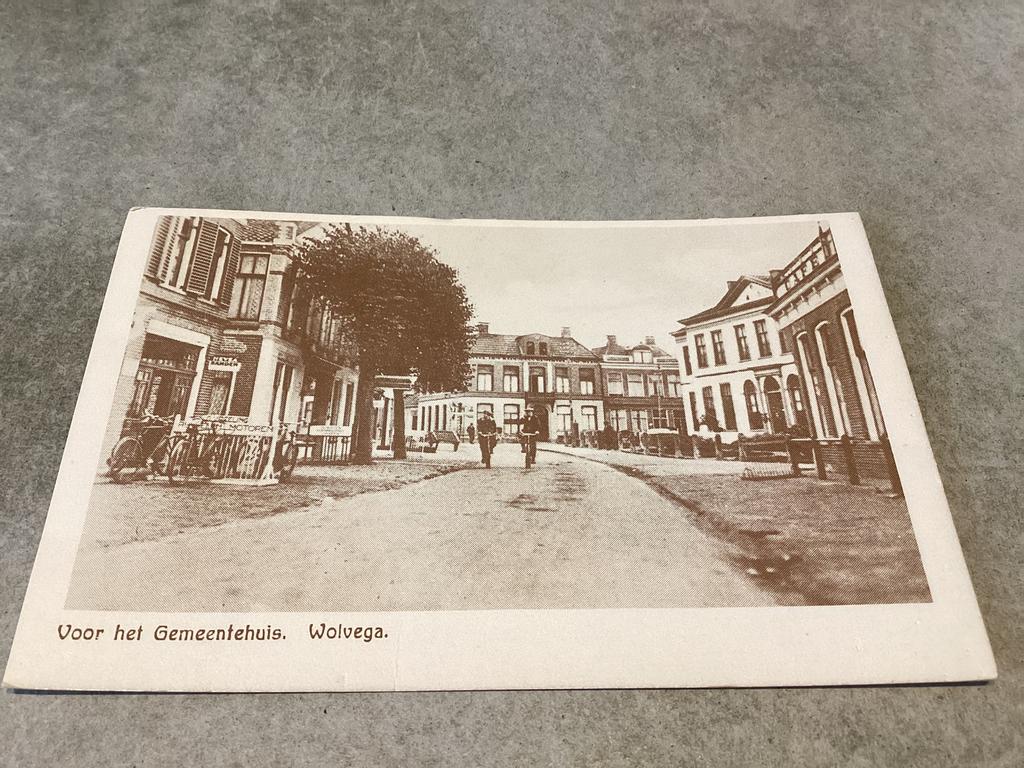 Wolvega.     Voor het Gemeentehuis, Ophalen of Verzenden