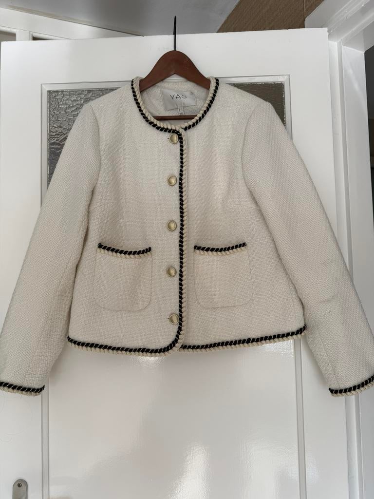YAS bouclé jasje chanel model creme zwart goud L, Kleding | Dames, Ophalen of Verzenden, Zo goed als nieuw, Maat 42/44 (L), Wit