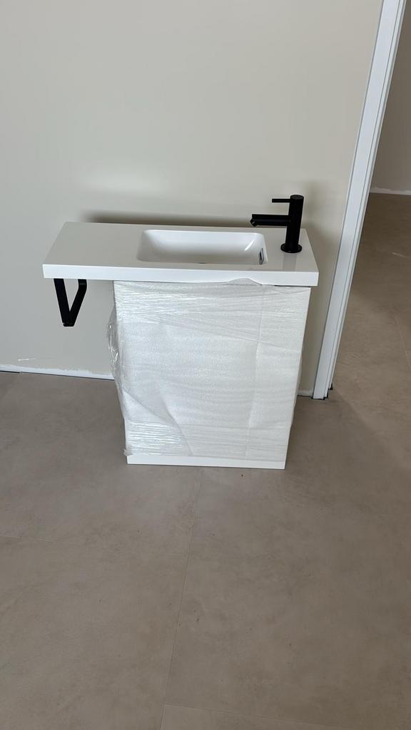 Nieuwe wastafel met onderstel (55x55 cm), Huis en Inrichting, Badkamer | Badkamermeubels, Nieuw, Minder dan 100 cm, Wasbak of Wastafel