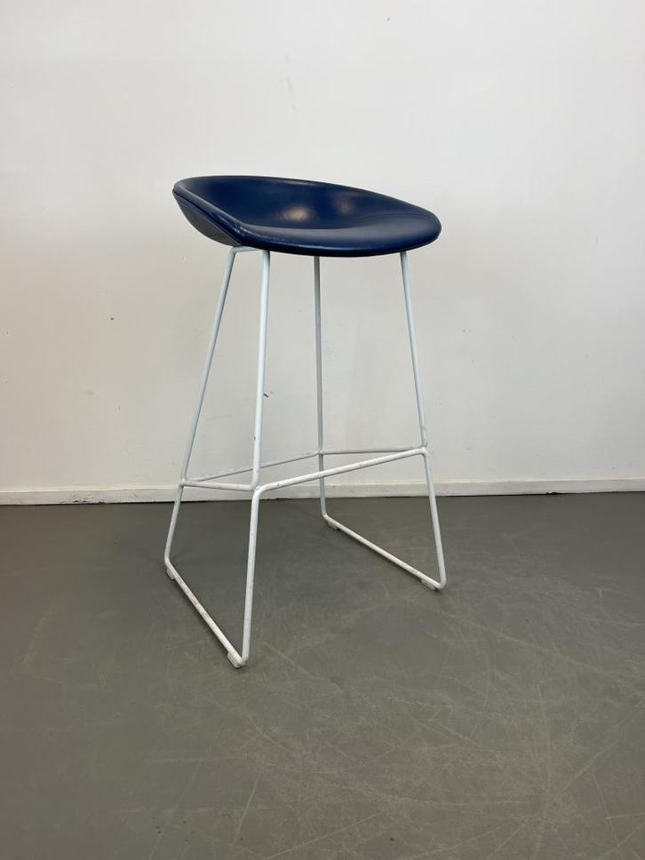 6 Hay about a Stool AAS38 barktuk 75 cm Blauw Leer, Huis en Inrichting, Barkrukken, Zo goed als nieuw, Leer