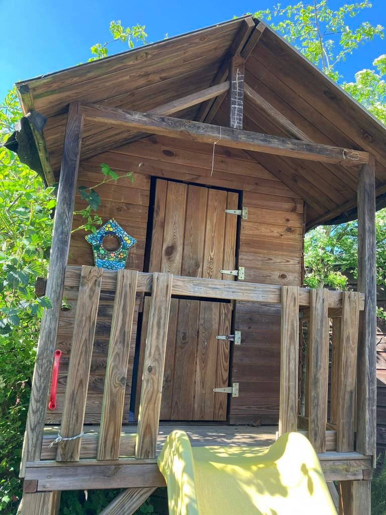 Speelhuis met glijbaan, Kinderen en Baby's, Speelgoed | Buiten | Speelhuisjes, Ophalen, Gebruikt, Hout