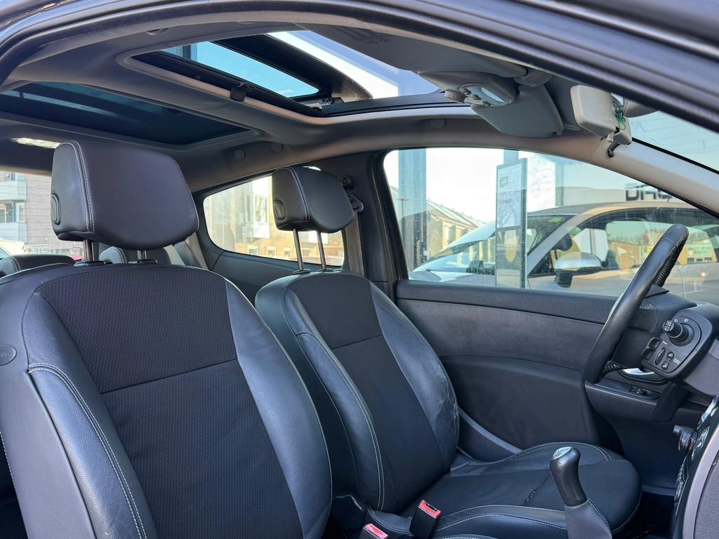 Renault Clio 1.2 TCE 101pk PANORAMA SCHUIFDAK | CRUISE | CLI, Auto's, Voorwielaandrijving, Gebruikt, Zwart, 4 cilinders