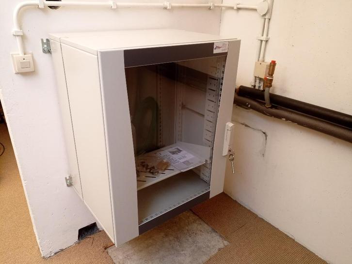 Rittal 19 inch serverkast, server, patch, netwerk, rack kast, Computers en Software, Serverkasten, Zo goed als nieuw, Glas, Plaatstaal