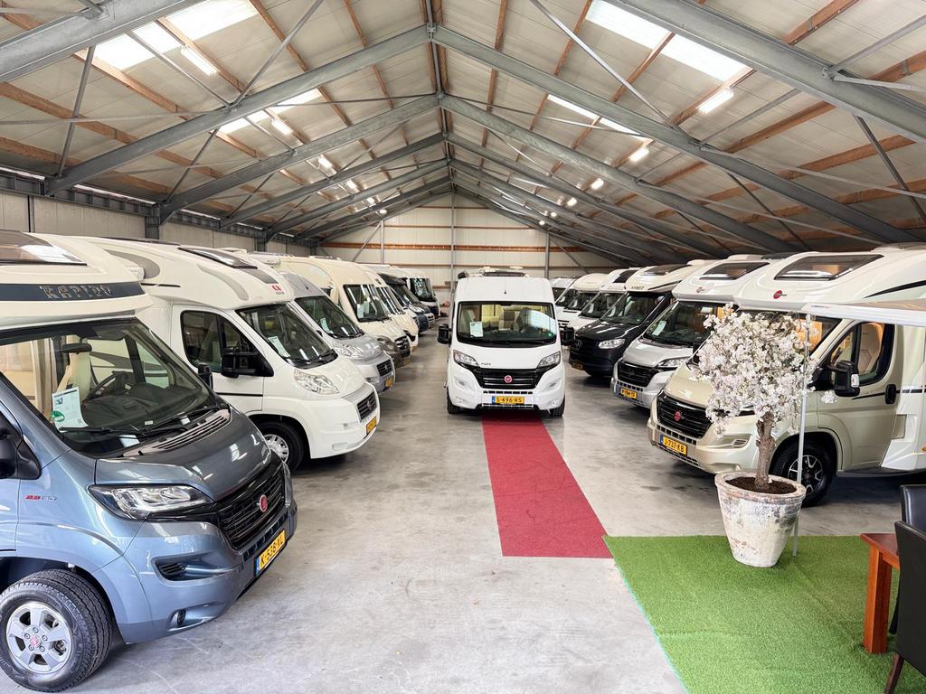 Veel soorten campers te bezichtigen bij Hiemstra Campers, Automaat, Ringverwarming, 7 tot 8 meter, Bedrijf