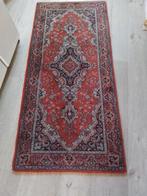 Klasiek rood vloerkleedje met sierlijk patroon., Gebruikt, 100 tot 150 cm, Klassiek, Oosters, Grijs