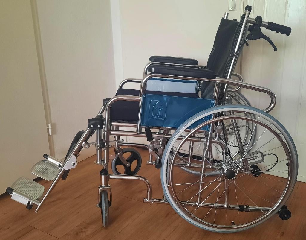 Rolstoel merk: Life      Rugleuning + Voetsteunen instelbaar, Diversen, Rolstoelen, Ophalen, Inklapbaar, Zo goed als nieuw, Handbewogen rolstoel