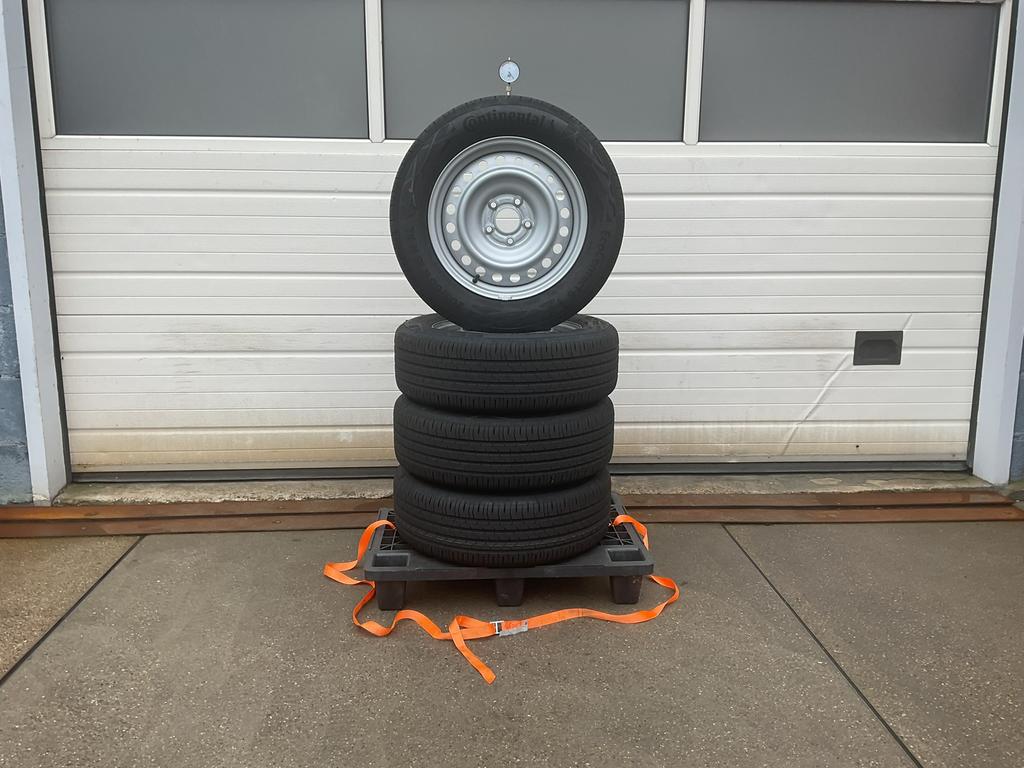 Mercedes - Citan.  Nieuw  Zomerset. 205 - 60 - 16., Auto-onderdelen, Banden en Velgen, Ophalen, Bestelwagen, 16 inch, Banden en Velgen