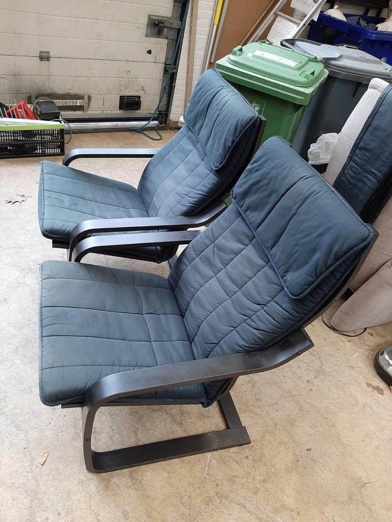 2 IKEA Poäng stoelen met donkerblauwe kussens, Ophalen, Gebruikt, Twee, Blauw