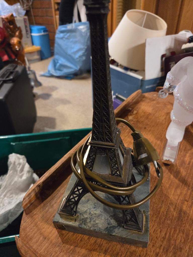 Eiffeltoren lampje met verlichting - 25 cm hoog, Huis en Inrichting, Gebruikt, Overige materialen, Ophalen of Verzenden, Frans, Klassiek, Decoratief
