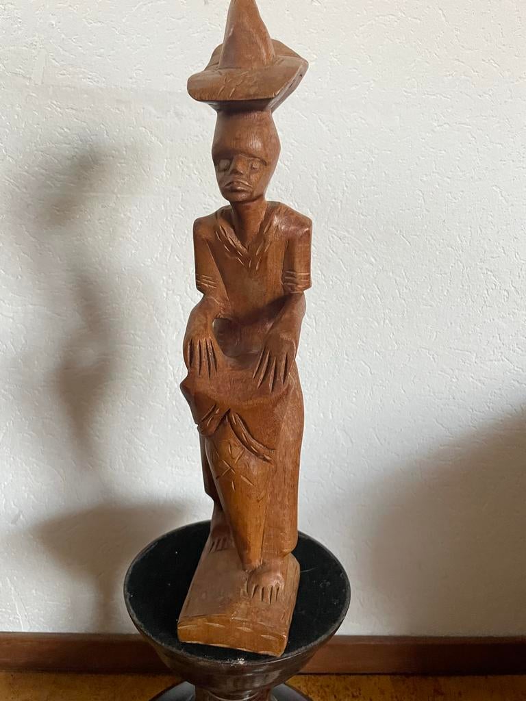 Handgesneden houten beeld 39 cm van Afrikaanse trommelaar, Antiek en Kunst, Ophalen