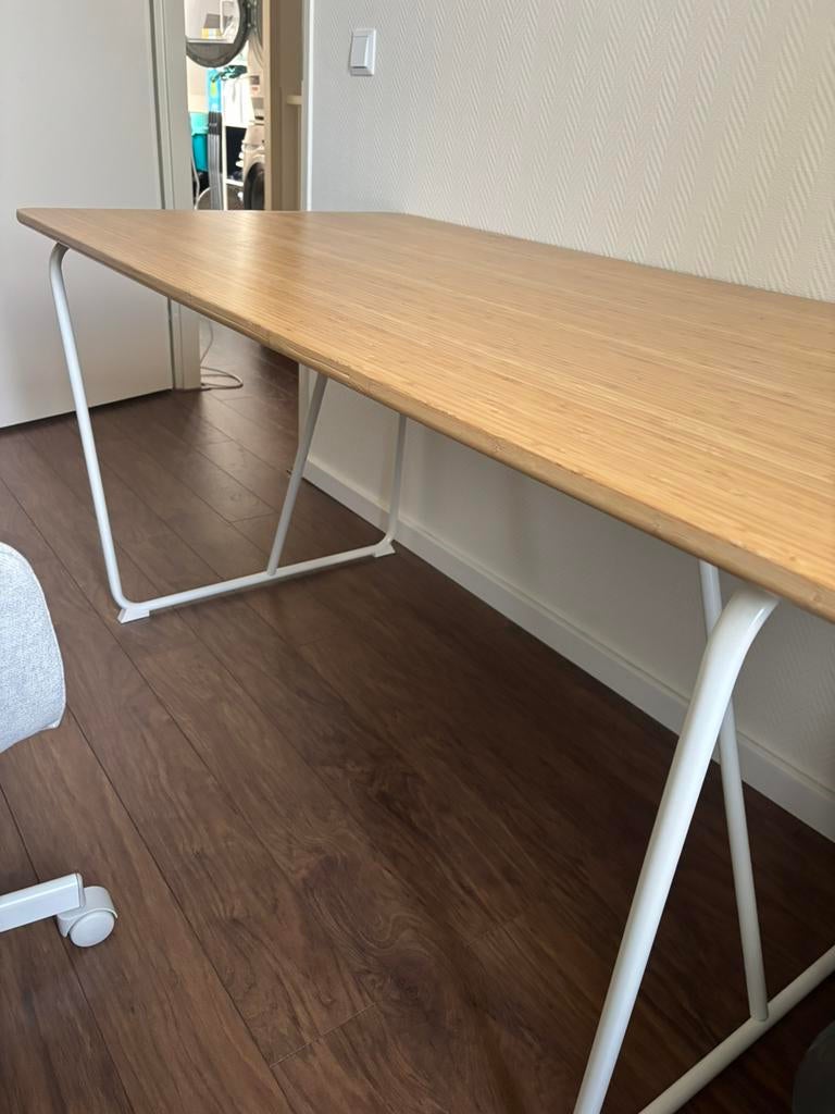 IKEA bureau bamboe 140 cm, Huis en Inrichting, Bureaus, Ophalen, Zo goed als nieuw