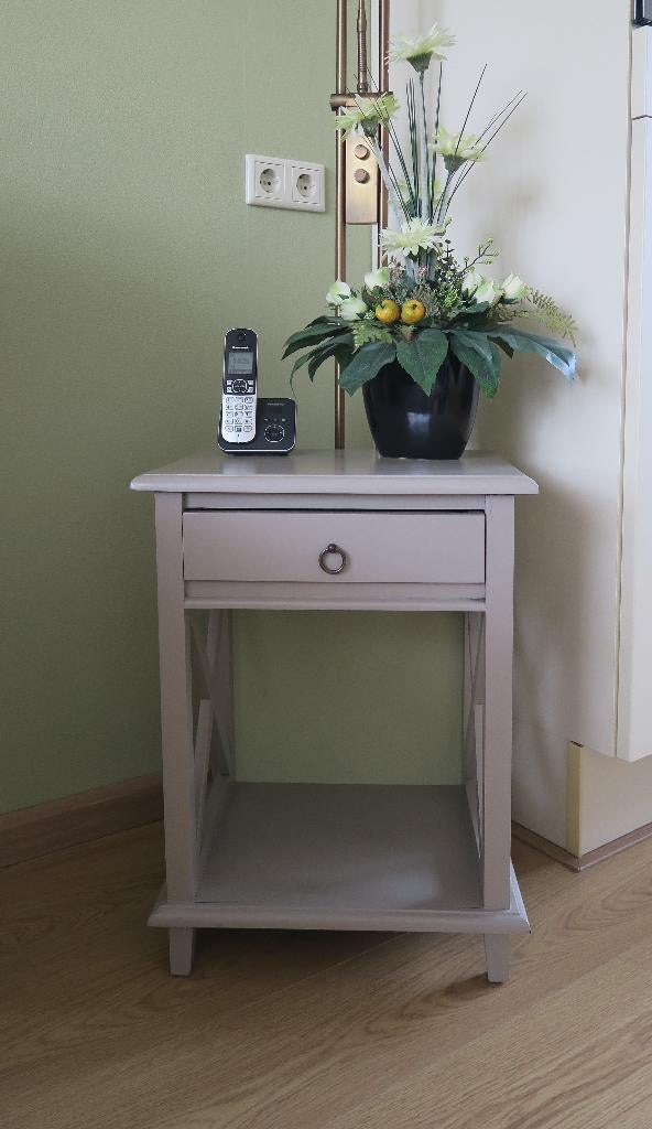 Taupe kleurig kastje met lade en plank voor decoratie, Huis en Inrichting, Kasten | Ladekasten, Ophalen, Minder dan 50 cm, 1 of 2 laden