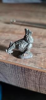 Kip miniatuur figuurtje, Ophalen of Verzenden, Zo goed als nieuw