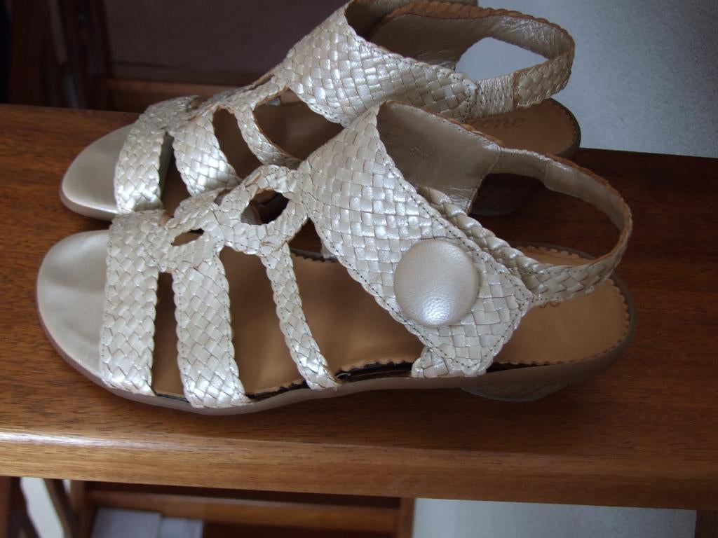 Vabeene nagenoeg nieuw sandalen vlechtwerk champagne 40, Kleding | Dames, Schoenen, Beige, Zo goed als nieuw, Vabeene, Sandalen of Muiltjes