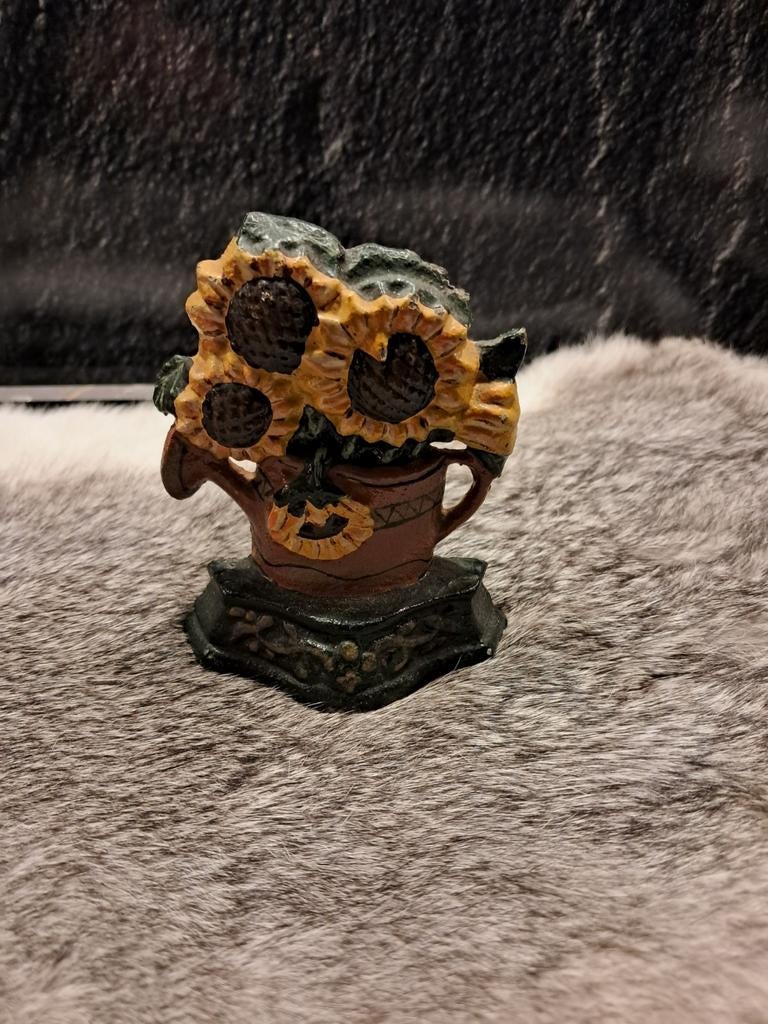 Kleine gietijzeren deurstopper.
Zonnebloemen, Antiek en Kunst, Curiosa en Brocante, Ophalen of Verzenden