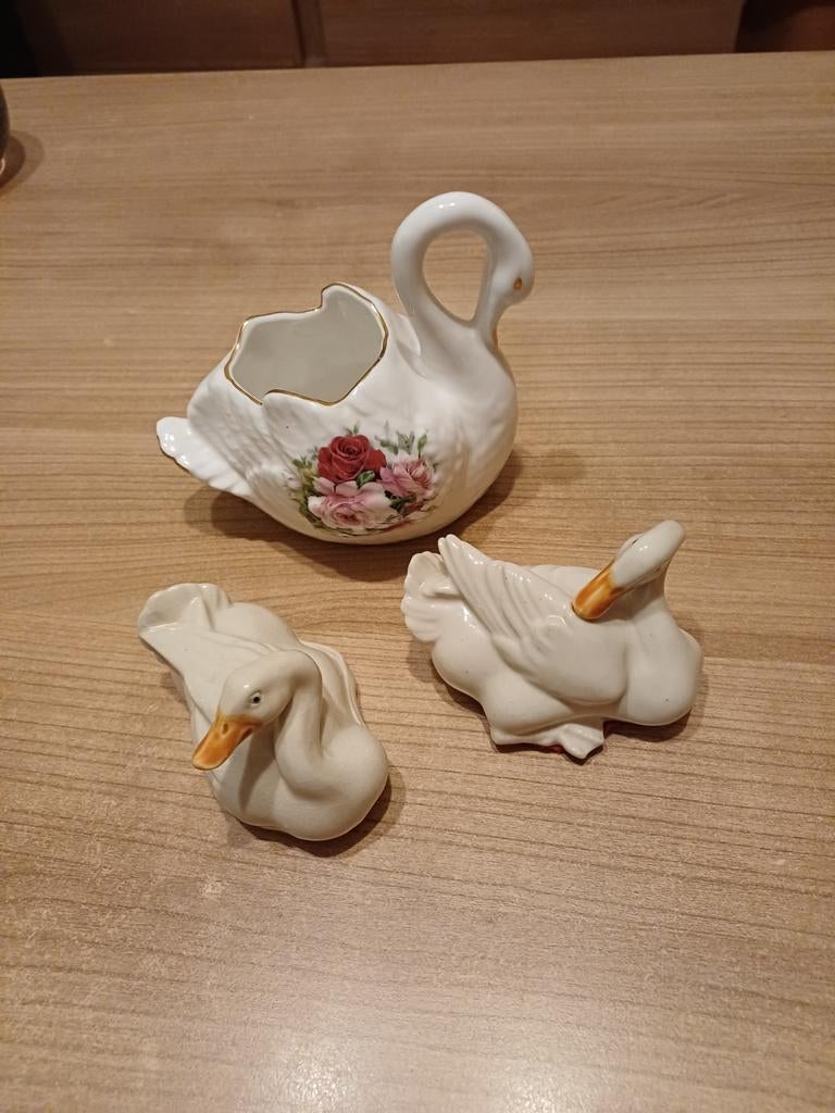 Set van 3 porseleinen zwanen, Verzamelen, Beelden en Beeldjes, Ophalen of Verzenden, Gebruikt, Dier