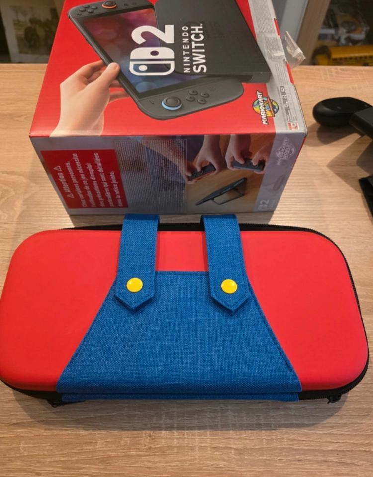 Nintendo Switch 2 met hoes en 2 spellen + garantie, Met games, Met 2 controllers, Ophalen of Verzenden, Zo goed als nieuw