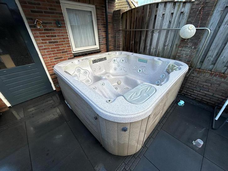 Jacuzzi op gas verwarmd T.E.A.B, Tuin en Terras, Bubbelbaden en Hottubs, Gebruikt, Vast, Ophalen