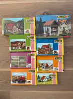 Set van 8 H0 modelbouw gebouwen en zwembaden, Hobby en Vrije tijd, Modeltreinen | H0, Overige merken, Gelijkstroom of Wisselstroom