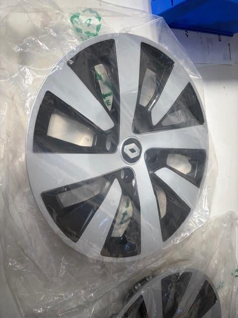 2 wieldoppen Renault Clio 2022 origineel 40 31 597 67R, Ophalen, Nieuw, Renault, Spatbord