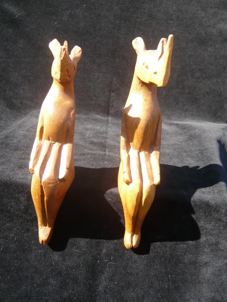 Houtsnijwerk neushoorns zittend, Ophalen of Verzenden, 20 - 50 cm, Beeld, Hout