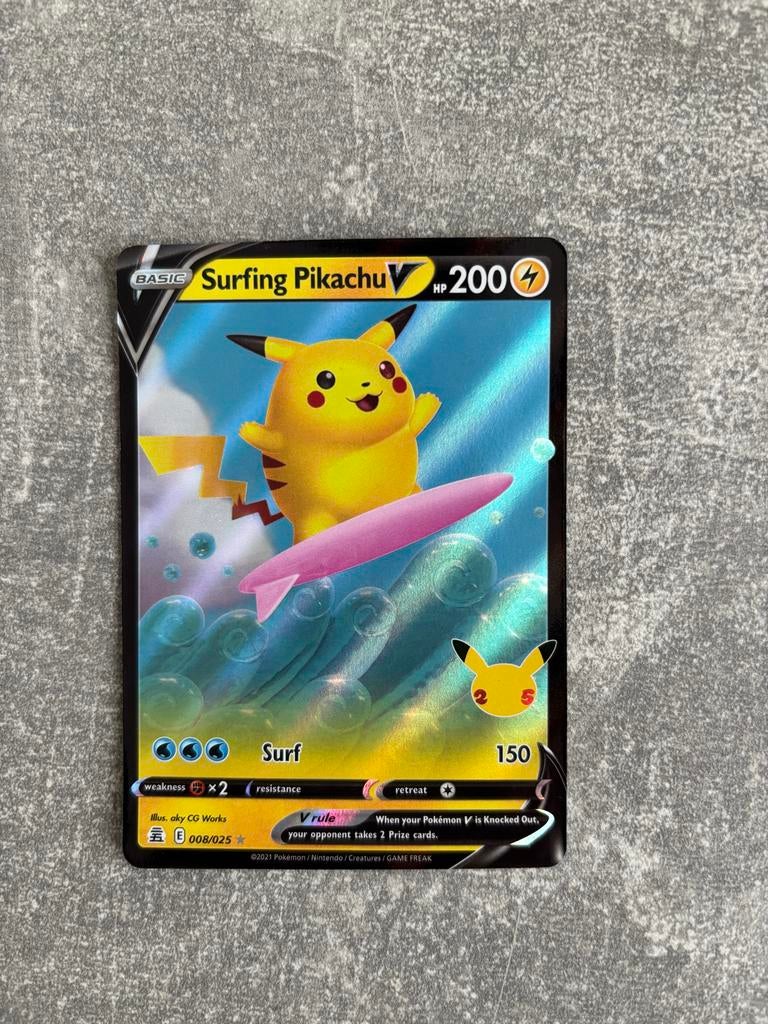 Surfing Pikachu V Pokémon kaart 008/025, Ophalen of Verzenden, Zo goed als nieuw, Losse kaart, Foil
