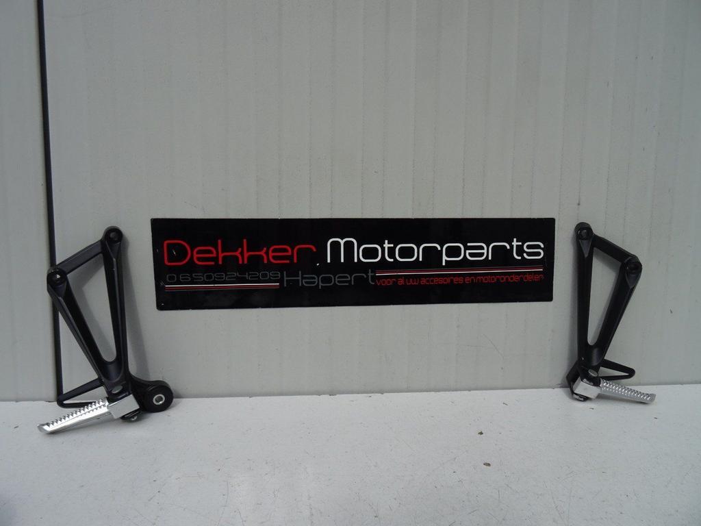 Set Duo Voetsteunen Yamaha YZF R3 2014-2015-2016-2020-2024, Motoren, Onderdelen | Yamaha, Gebruikt, -, -, Ophalen of Verzenden