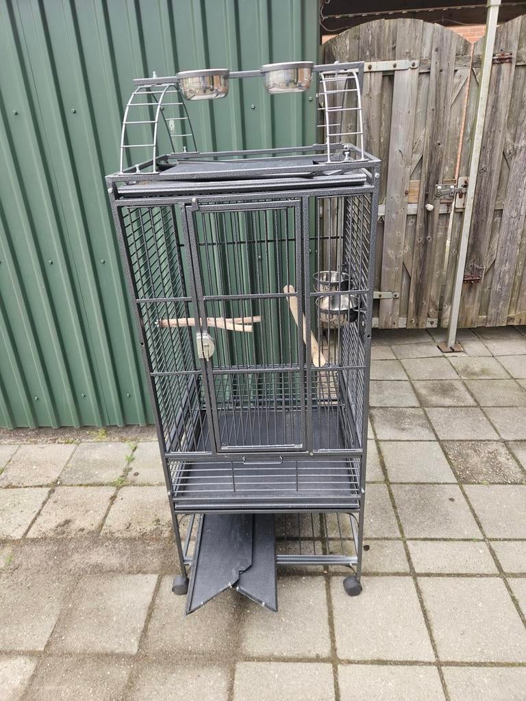 Zo goed als nieuwe papagaaien/vogel kooi, Dieren en Toebehoren, Ophalen, Zo goed als nieuw, Metaal, Vogelkooi