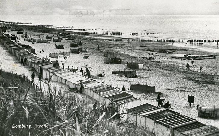 DOMBURG – Strand 1970 (VK479), Verzamelen, Ansichtkaarten | Nederland, Gelopen, Zeeland, 1960 tot 1980, Ophalen of Verzenden