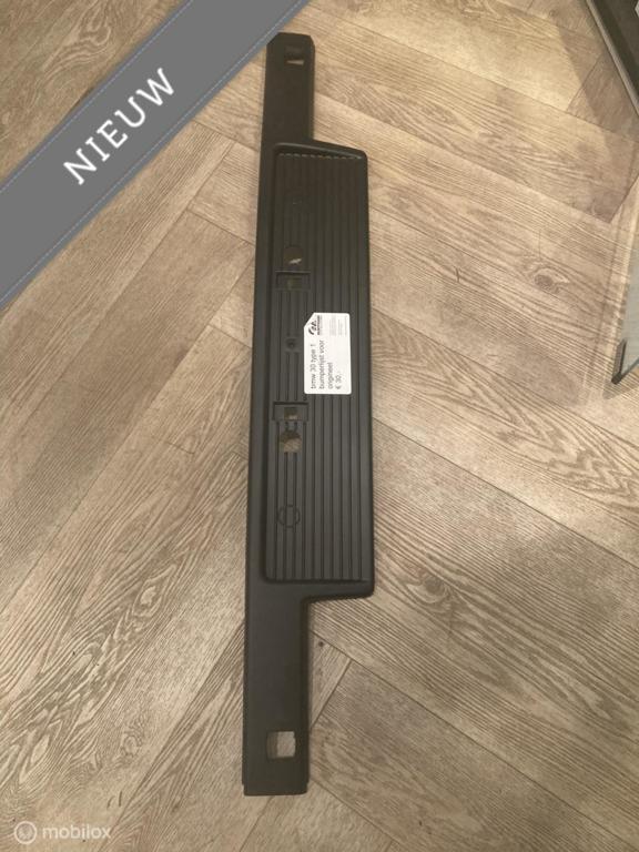Bumperlijst origineel voor midden BMW 3serie E30, Auto-onderdelen, Carrosserie en Plaatwerk, BMW, Nieuw, Ophalen of Verzenden
