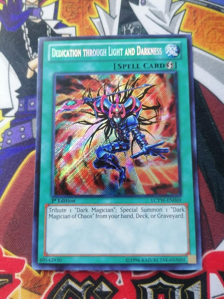 Dedication Through Light and Darkness - Secret Rare LCYW YGO, Hobby en Vrije tijd, Verzamelkaartspellen | Yu-gi-Oh!, Ophalen of Verzenden