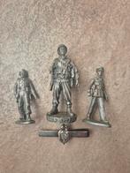 Setje soldaatjes ijzer/tin met dasspeld, Verzamelen, Verzenden