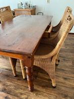 Mooie houten eettafel met 4 rieten stoelen, Ophalen of Verzenden