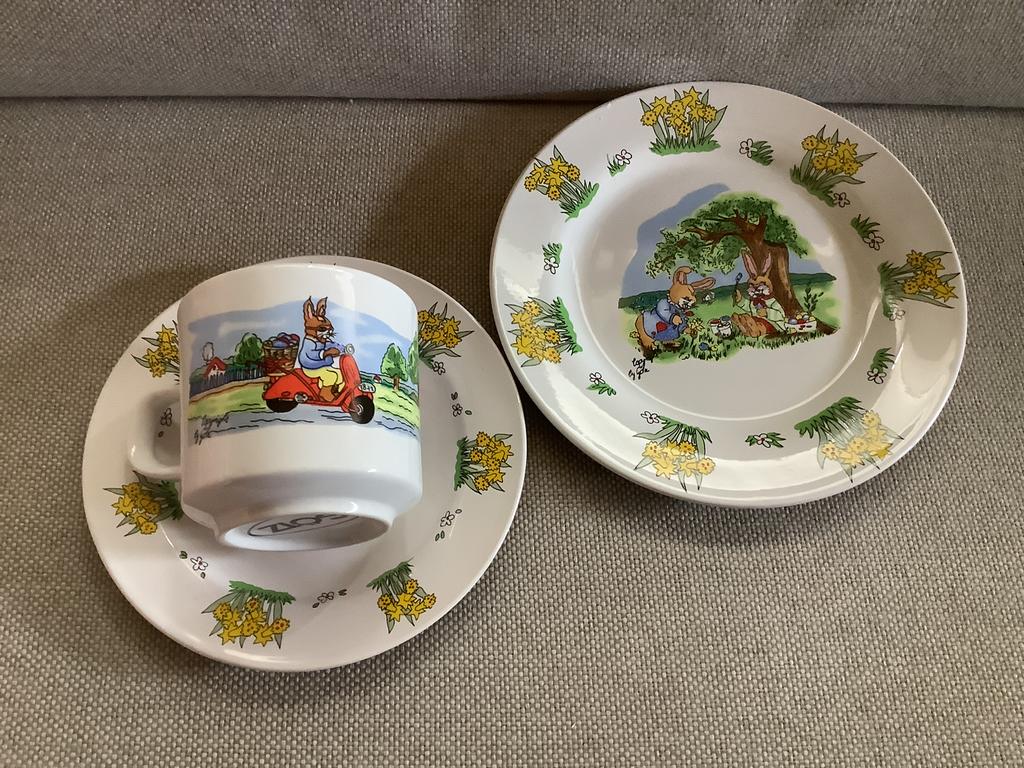 Paas serviesje/ ontbijtbordje, kopje & schoteltje ( ZGAN), Verzamelen, Ophalen of Verzenden, Zo goed als nieuw, Porselein, Kop en/of schotel