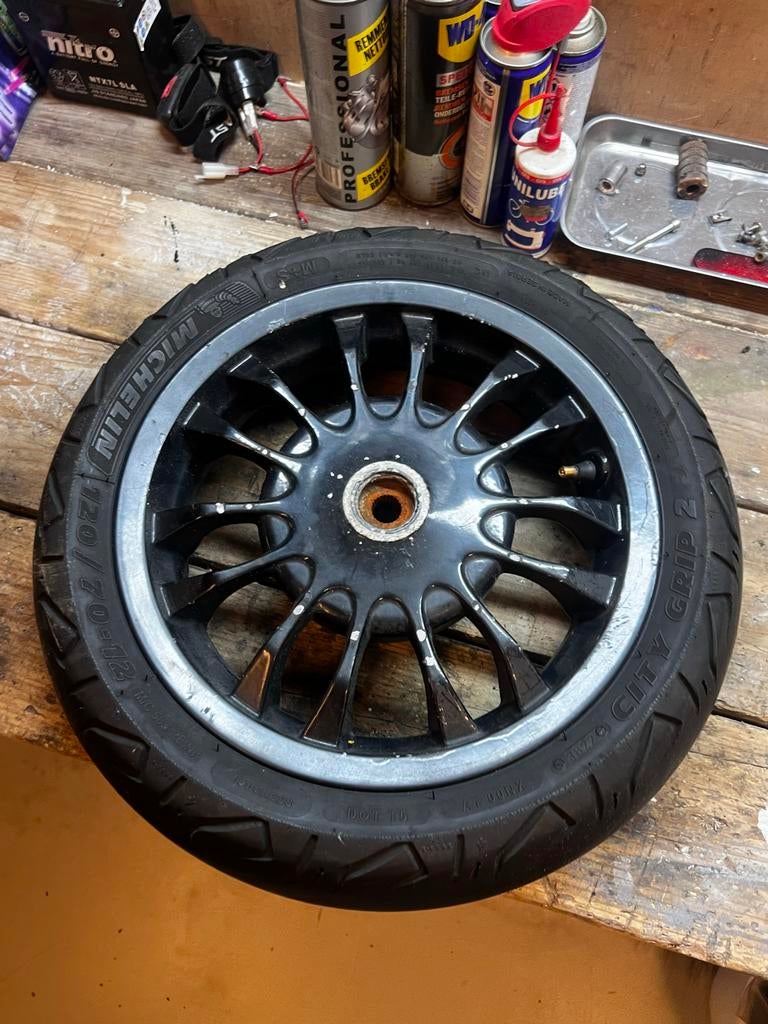 Vespa Sprint voorwiel met Michelin City Grip 2 band, Ophalen, Gebruikt, Overige typen, Vespa