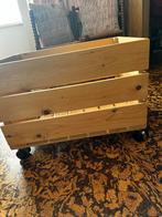 Nieuwe houten kist op wieltjes met wielen, Huis en Inrichting, 50 tot 100 cm, Nieuw, Ophalen of Verzenden, Minder dan 50 cm