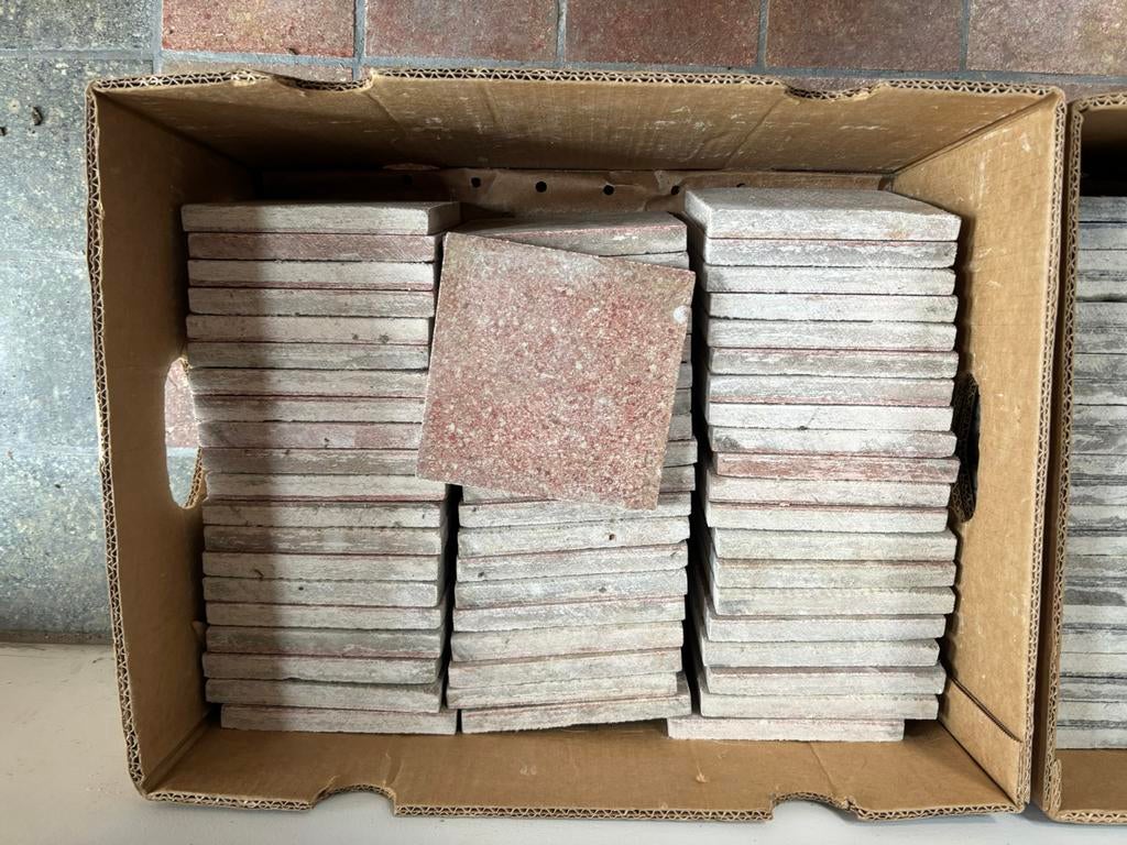 Tegeltjes vloertegels uit oud klooster, Ophalen