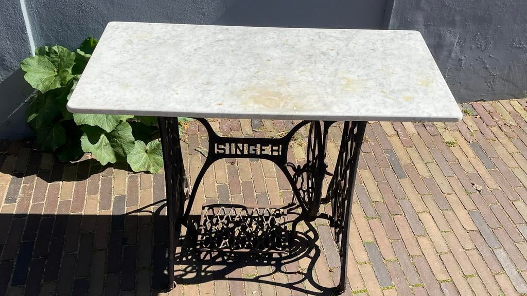 Antieke tuintafel met gietijzeren onderstel en marmeren blad, Ophalen