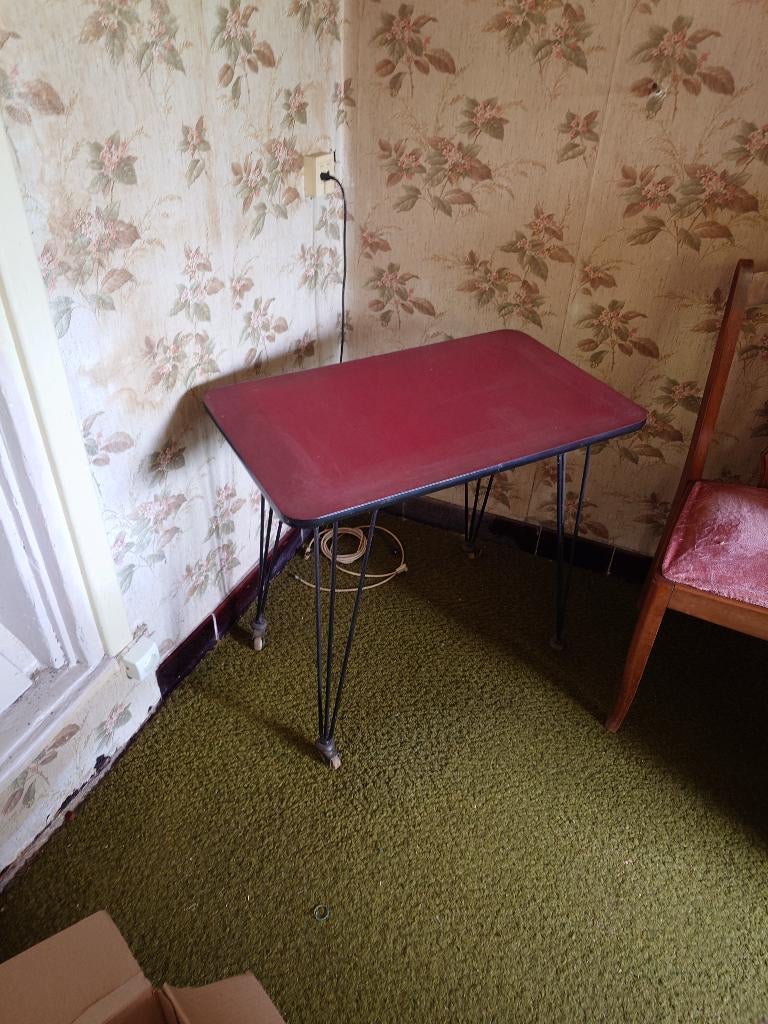 Vintage formica bijzettafel op wieltjes - rood, Minder dan 55 cm, Gebruikt, Rechthoekig, Ophalen