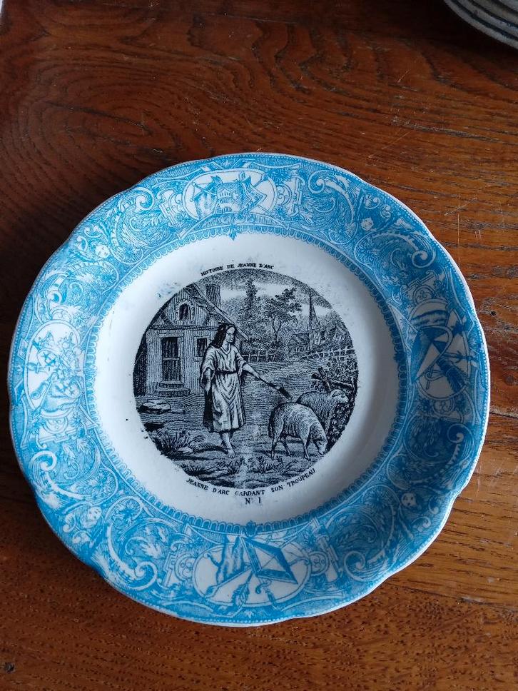 prachtig antiek bordje Gien van JEANNE DÁRC, Antiek en Kunst, Antiek | Religie, Ophalen of Verzenden