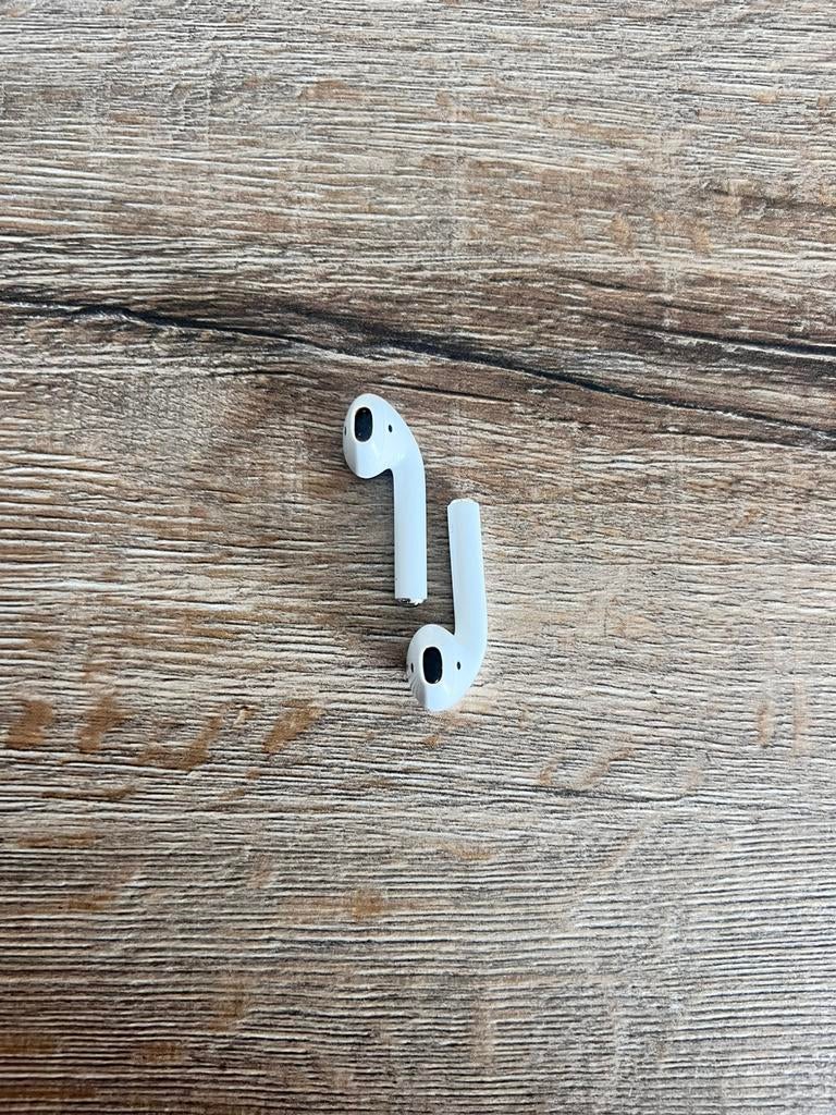 2 Airpods zonder case Generatie 2: A2032❗️, Telecommunicatie, Mobiele telefoons | Oordopjes, Bluetooth, In gehoorgang (in-ear)