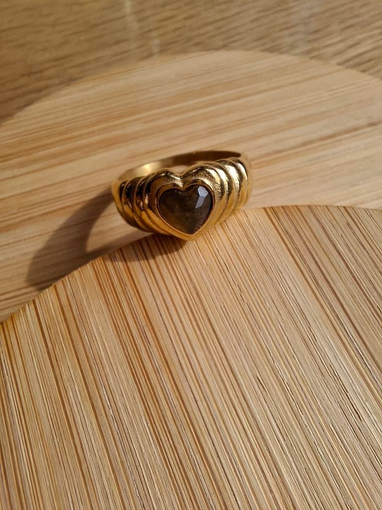 Ring met hart steen, IJzer of Staal, Nieuw, Ophalen of Verzenden, 17 tot 18