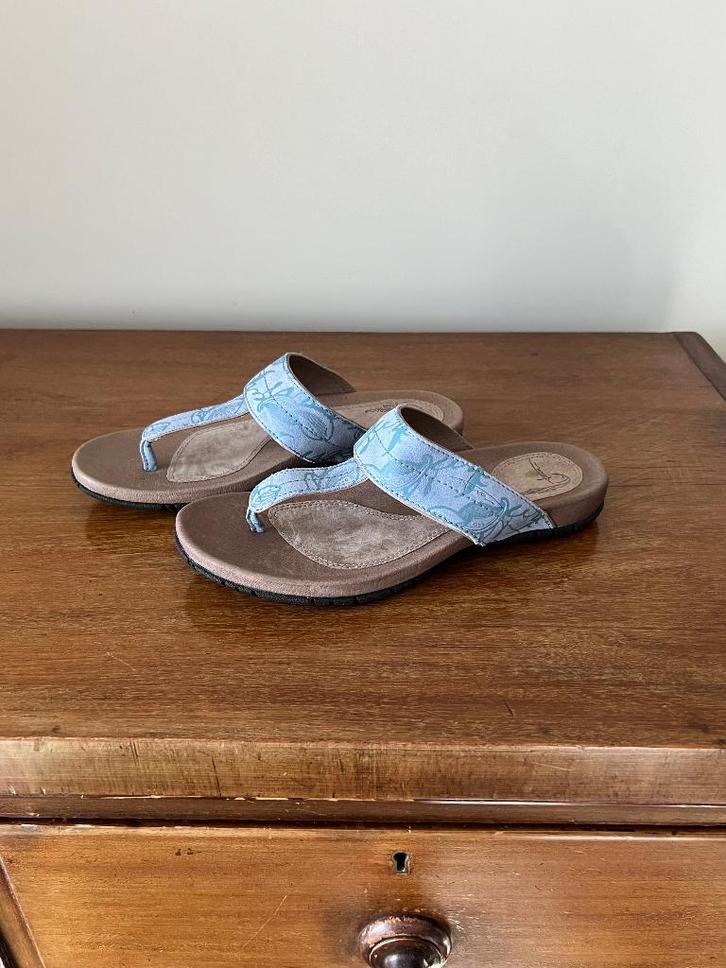 Nieuw: blauwe leren Teva teenslippers; maat 37/38, Kleding | Dames, Schoenen, Nieuw, Slippers, Blauw, Ophalen of Verzenden