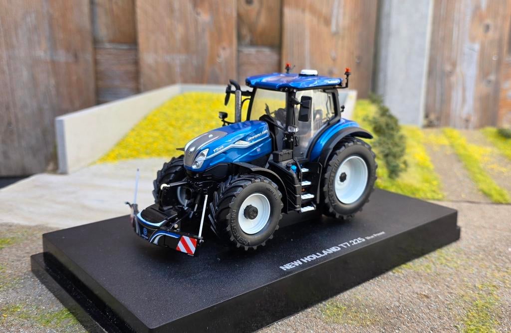 Verbouwde New Holland T7.225 Blue Power 1:32, Ophalen of Verzenden, Nieuw, Tractor of Landbouw, Universal Hobbies