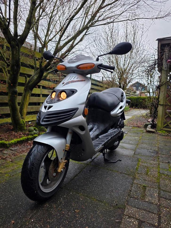 Suzuki Katana 2takt geel kenteken! (Zip aerox speedfight), Fietsen en Brommers, Scooters | Yamaha, Gebruikt, Benzine, Ophalen