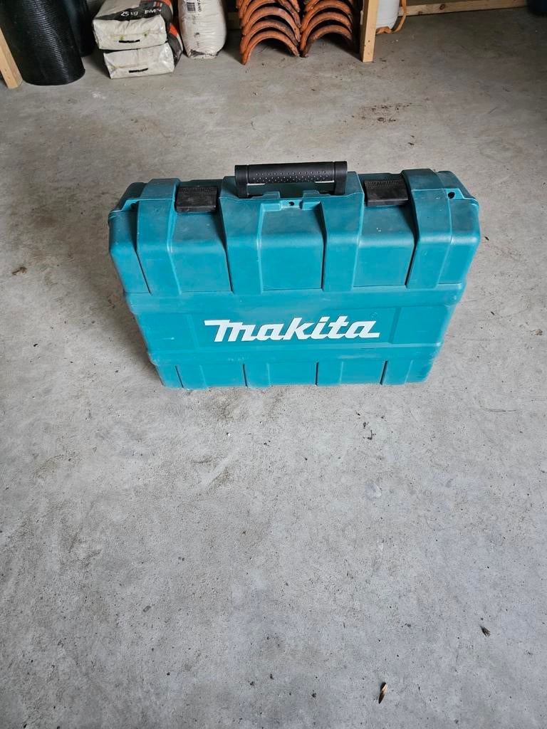 Lege kist van makita, Ophalen